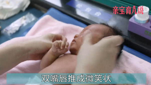 如何做新生儿头面部、胸腹部抚触？